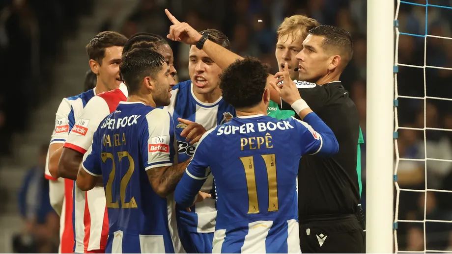 在裁判更衣室播放争议画面,葡足协宣布对波尔图进行调查