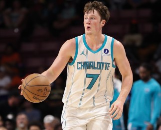 历史最快！克尼佩尔生涯前八场命中25记三分