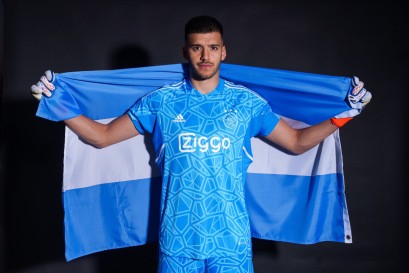 送点后将功补过,鲁利是马赛自曼丹达后首位在欧冠扑点的门将